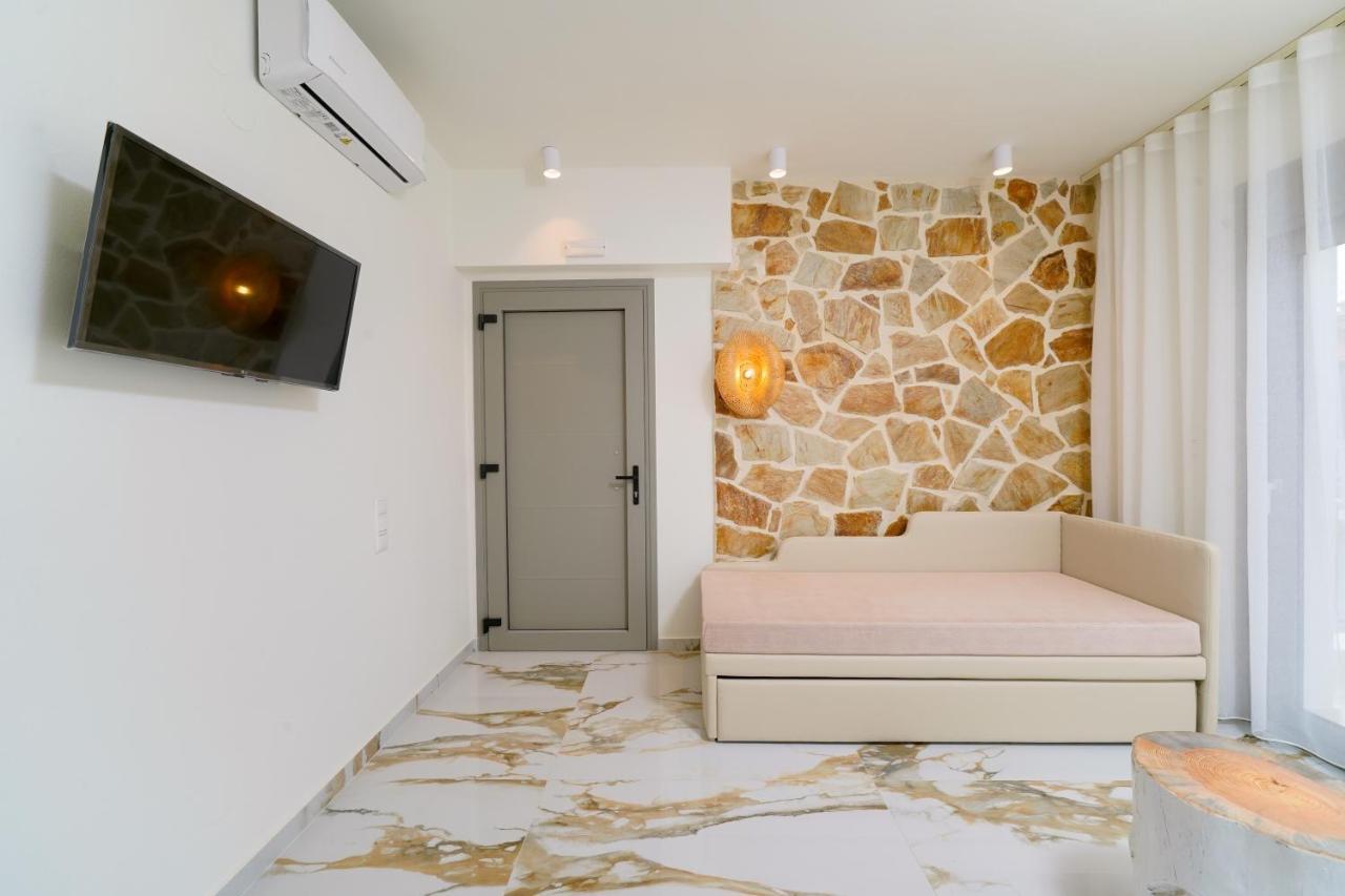 Athina Palace Luxurious Appartments Potos Eksteriør billede