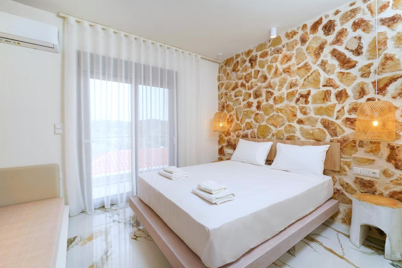 Athina Palace Luxurious Appartments Potos Eksteriør billede
